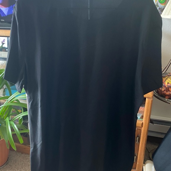 NWOT-Women’s Black T-Shirt with Heart Graphic - Picture 4 of 4